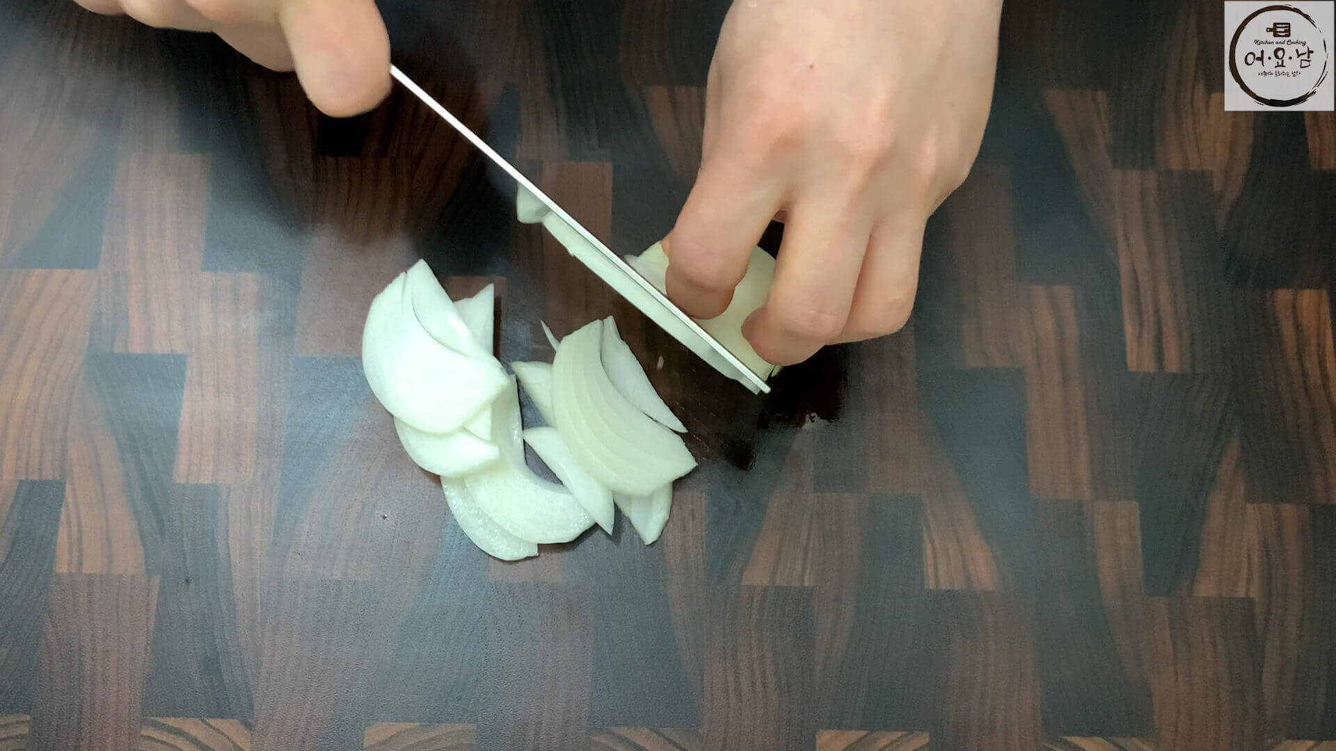 콩비지찌개_재료준비_양파썰기