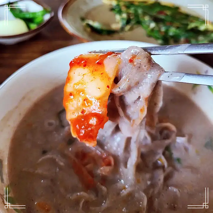 이만기 동네한바퀴 시즌2 흑임자 칼국수 파전 부추전 손두부 아픈 아내의 빈자리를 지키는 칼국수집 사장님 포항 맛집 소개