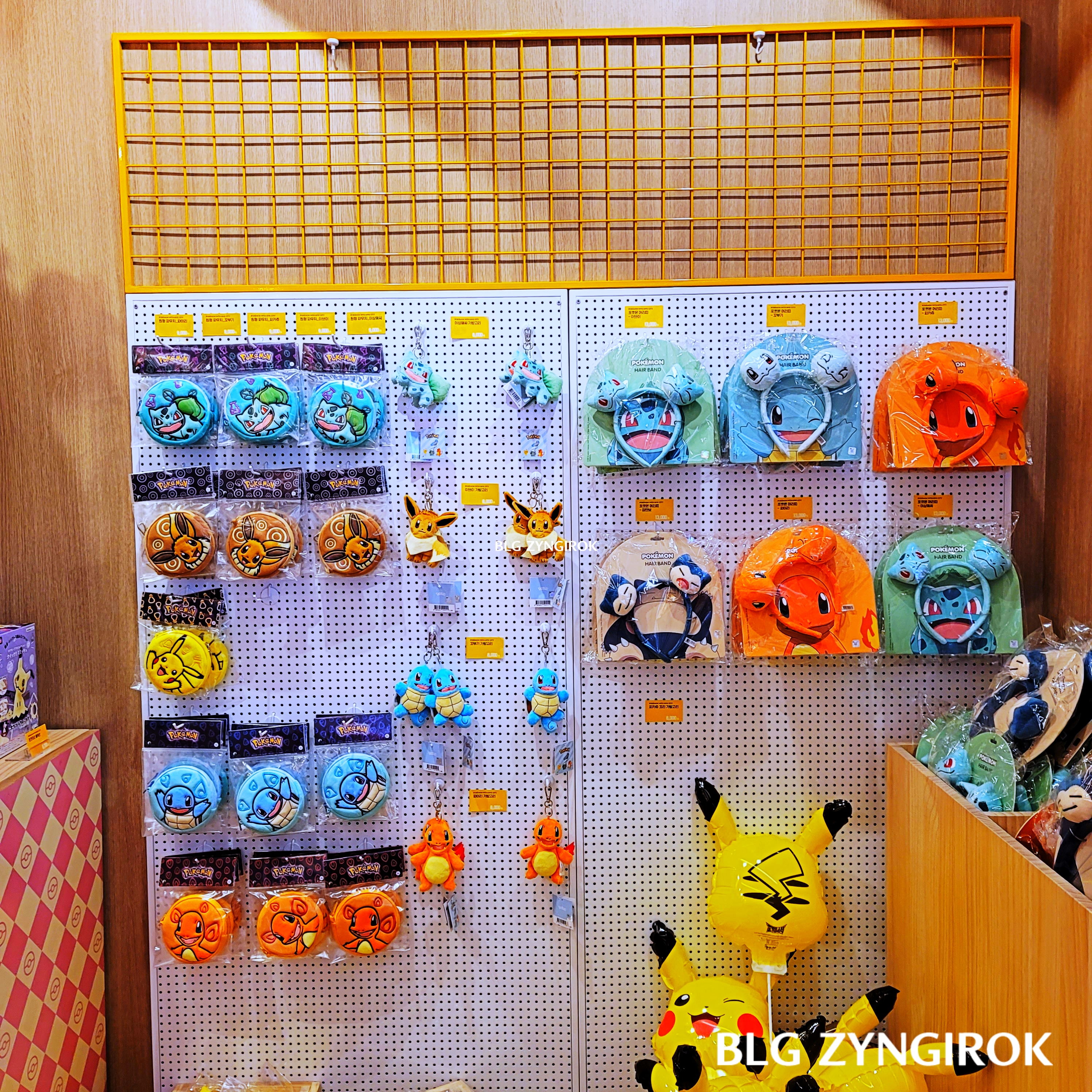 한남-베스킨라빈스-hive-열쇄고리들이-진열되어있다.