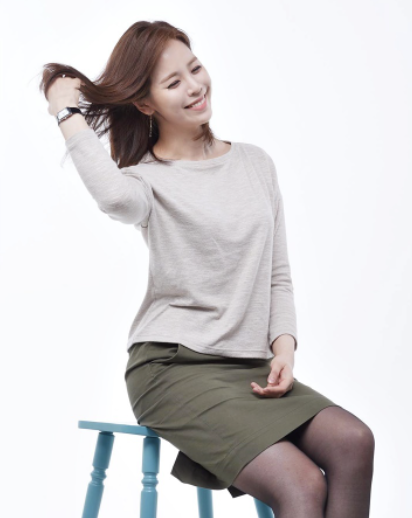 이승현 아나운서 검은 스타킹 화보2