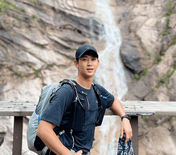 김수현 프로필 배우 영화 작품활동 드라마 나이