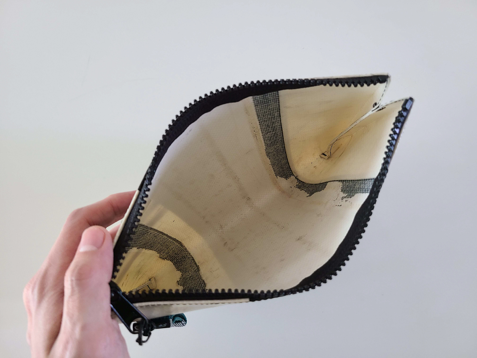 새제품이라도 개체 차이가 존재하는 프라이탁