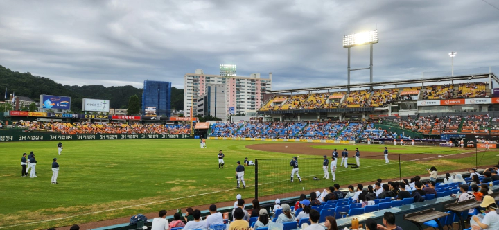 대전 한화생명이글스파크 직관. 독수리맥주가 있는 팬 친화적 구장.