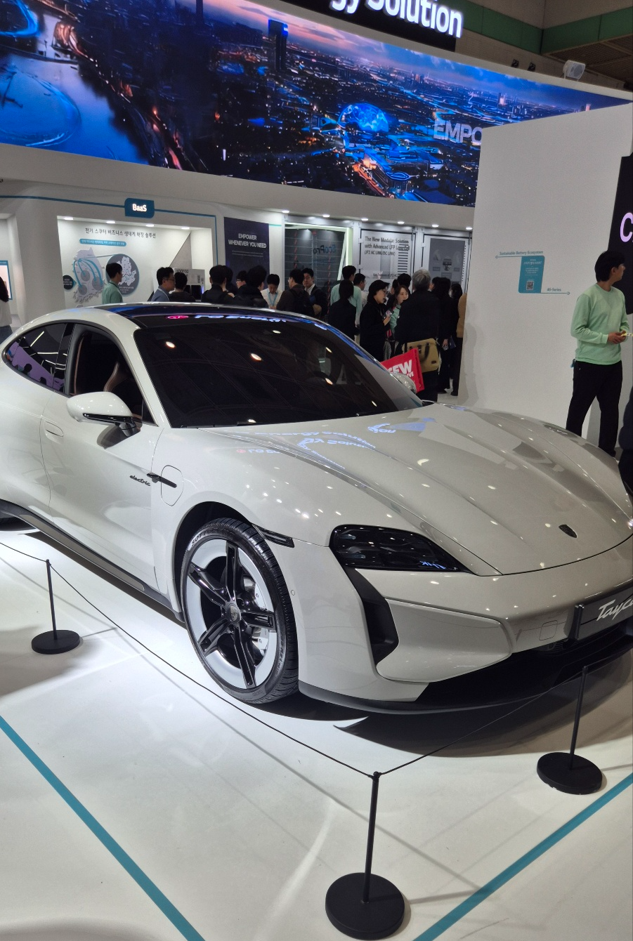 LGES 배터리가 탑재된 포르쉐 타이칸