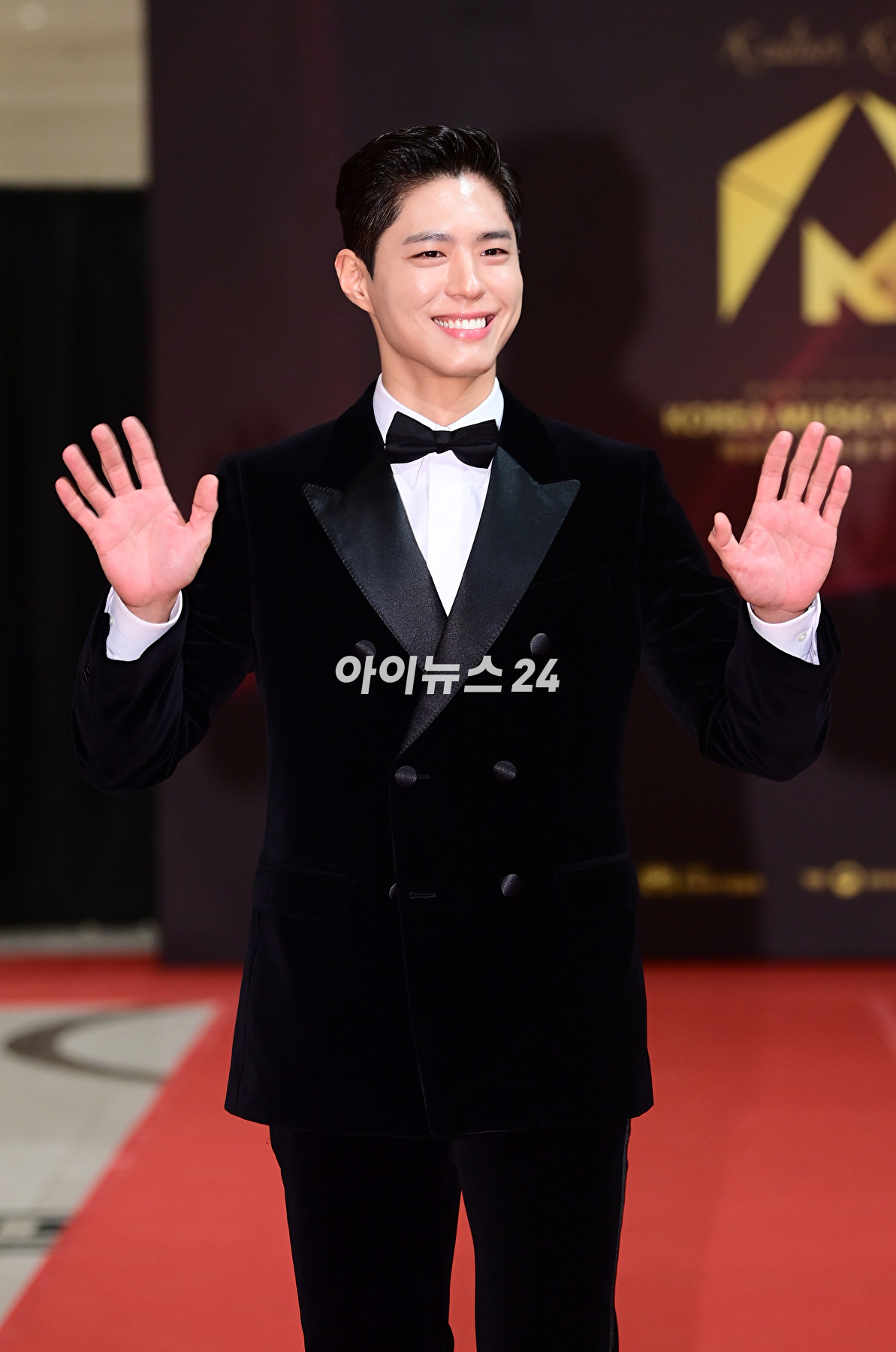 배우 박보검이 15일 오후 서울 동대문구 경희대학교 평화의 전당에서 열린 '제8회 한국뮤지컬어워즈' 레드카펫 행사에 참석하고 있다. [사진=정소희 기자]