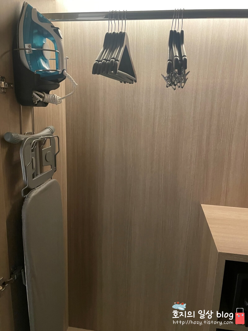 방콕 코트야드 메리어트 에어포트 디럭스룸 옷장