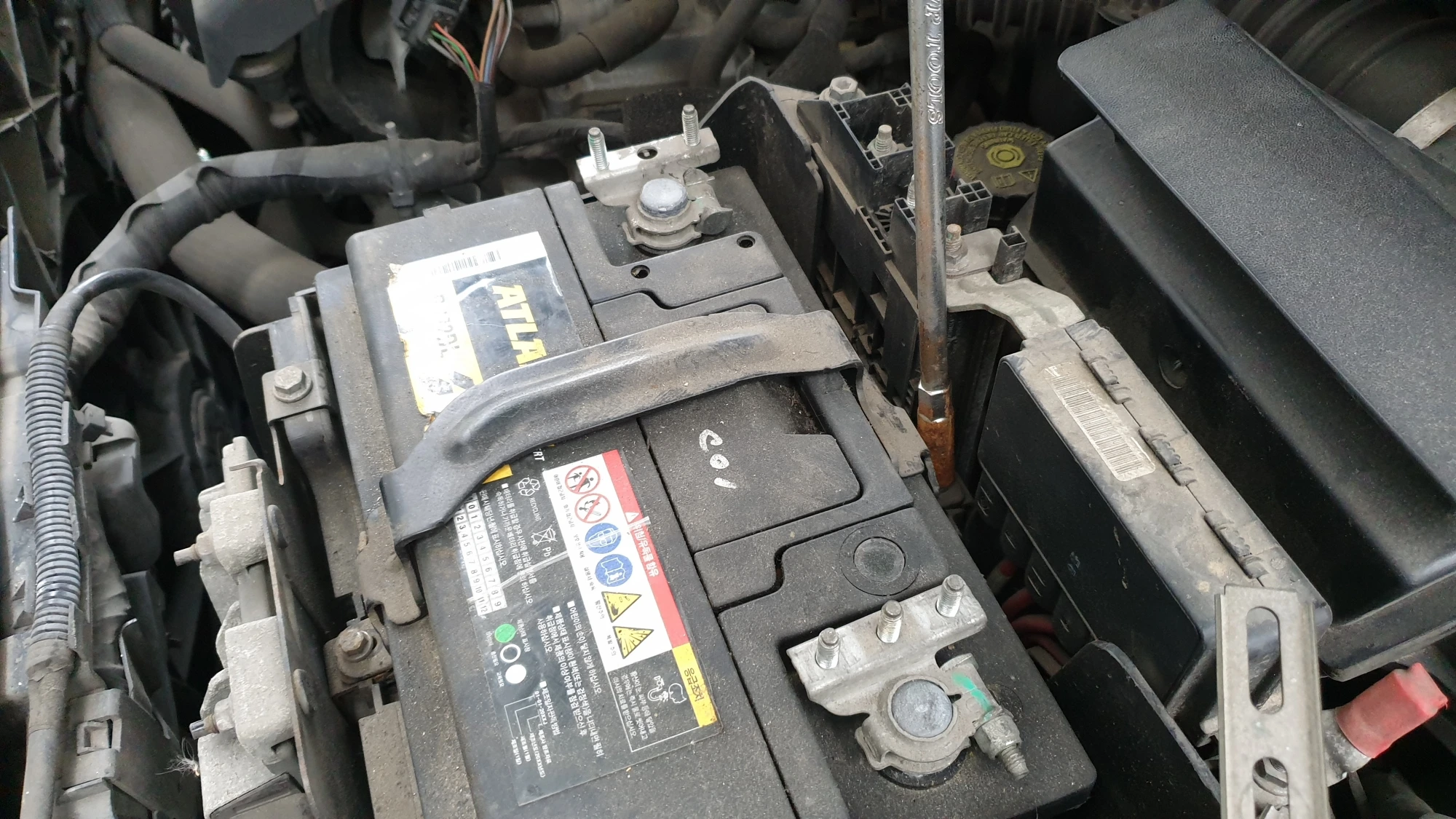 배터리 고정 장치