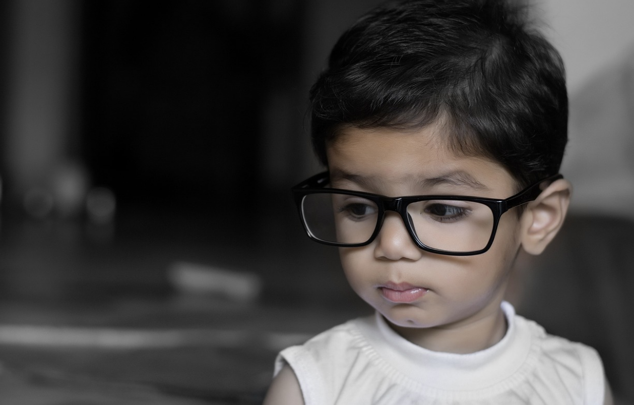 어린이를 위한 눈 건강 영양소 시력이 나빠진 어린이
