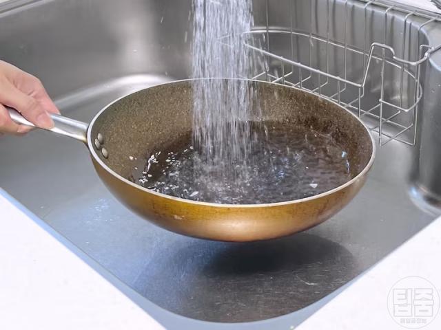 프라이팬 달라붙은 눌어붙음 코팅 세척