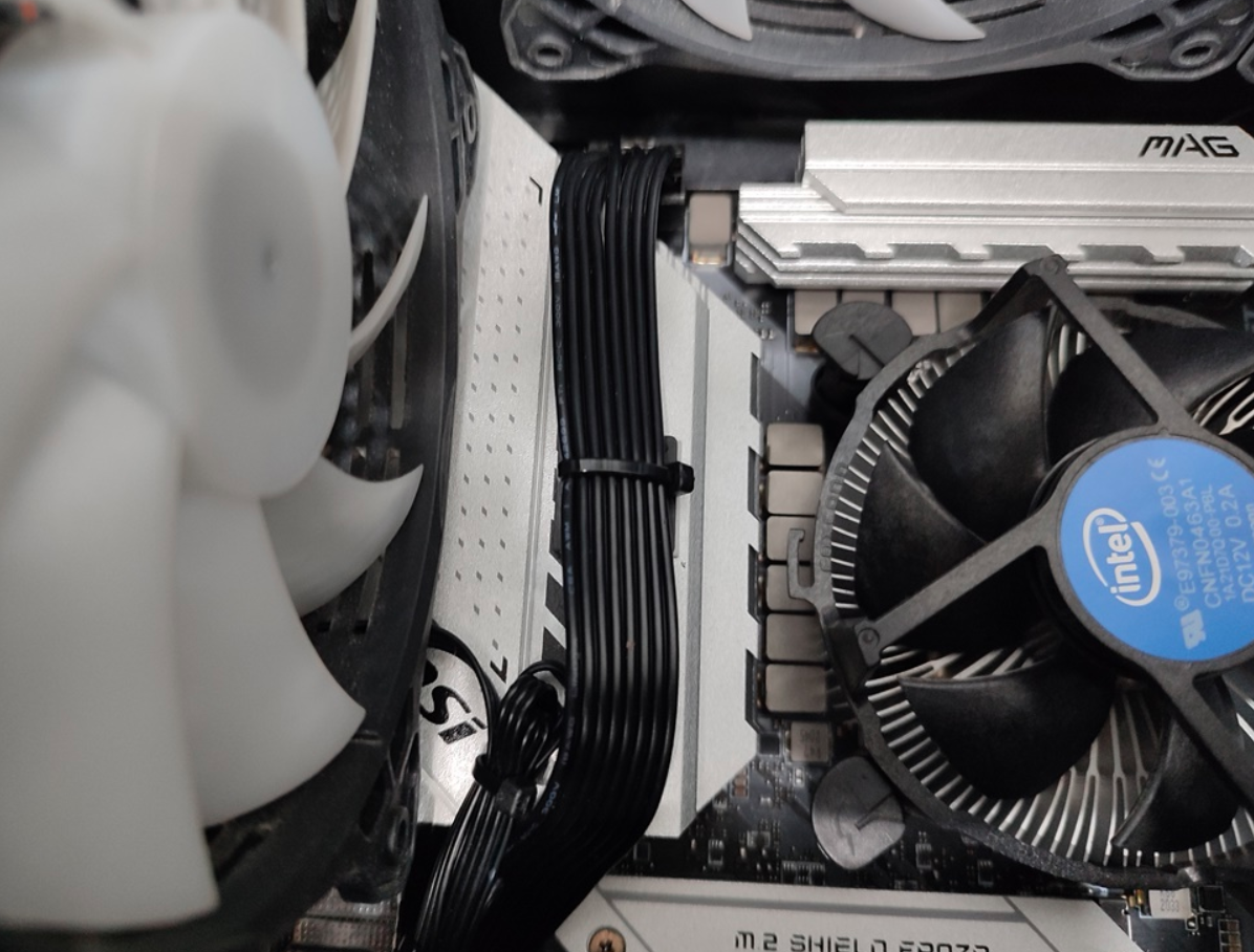 케이블 홀더 부착 사례