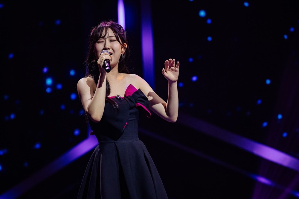 ‘현역가왕’ 전유진&#44; 뜨거운 팬 사랑~ ‘트롯픽’ 위클리 女 1위
