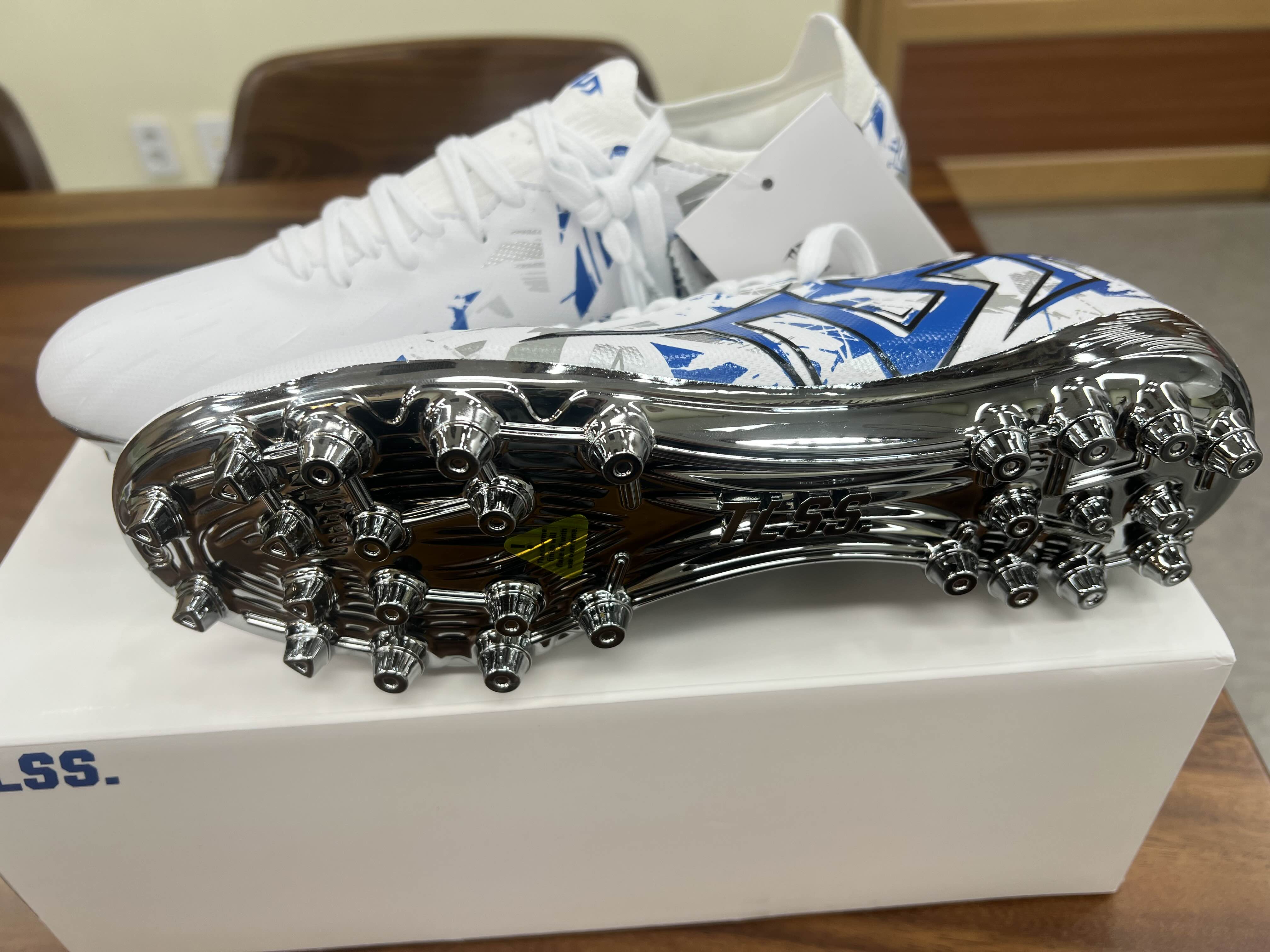 tlss 스트라이커 723 블루 축구화 이미지