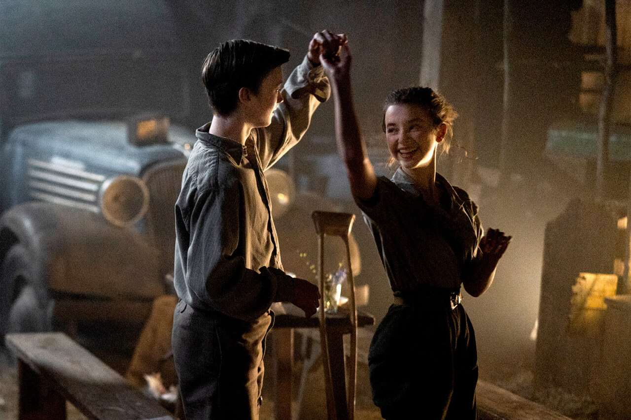 영화 화이트 버드 줄거리 출연진 등장인물 후기