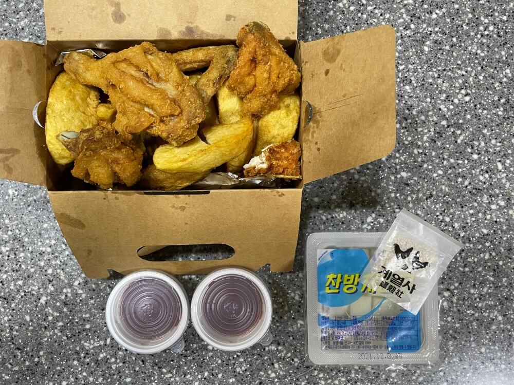 부암동 계열사 치킨 홍천점 - 후라이드 치킨 모습