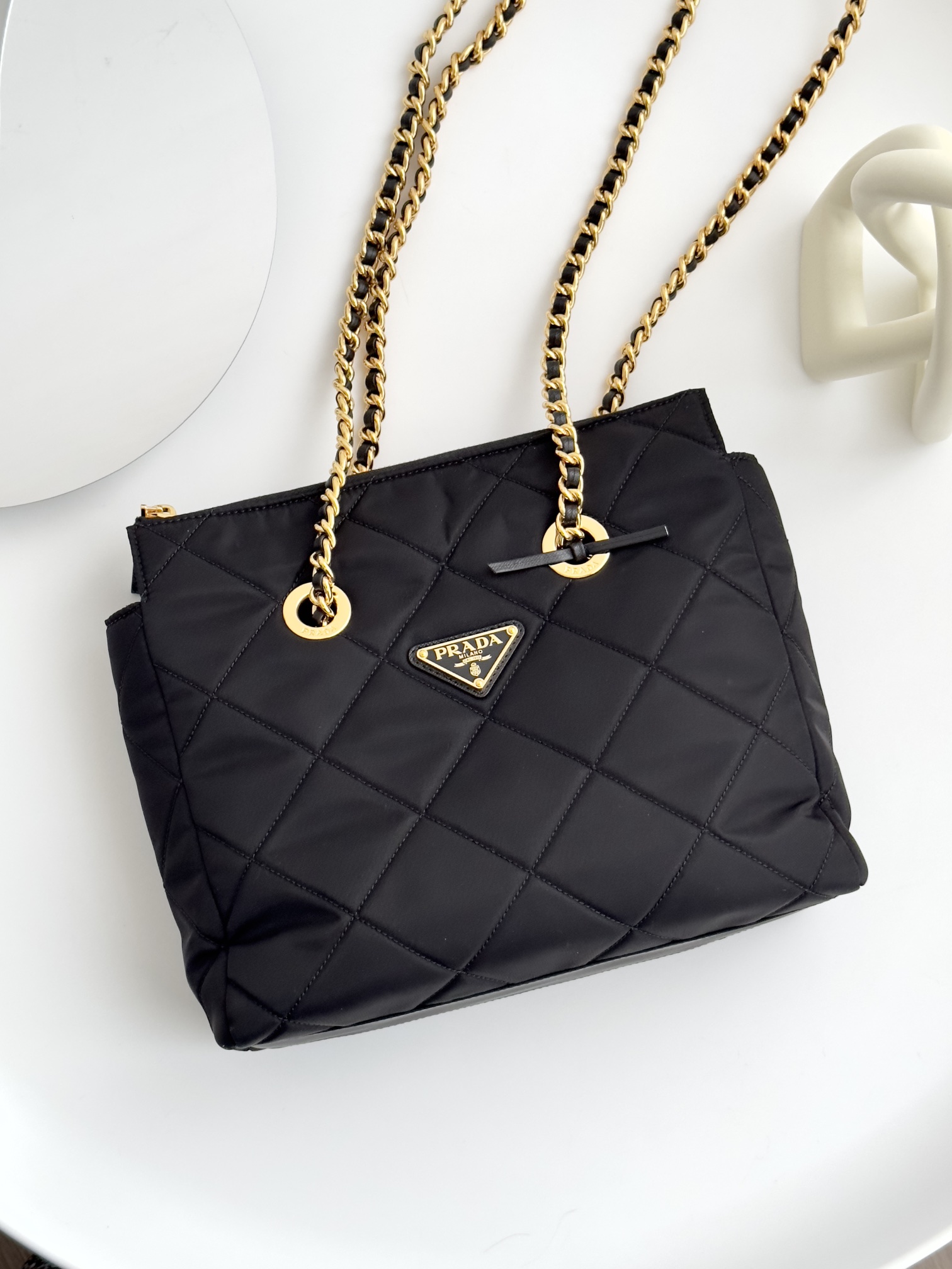 프라다 소유진 가방 블랙프레임 블프