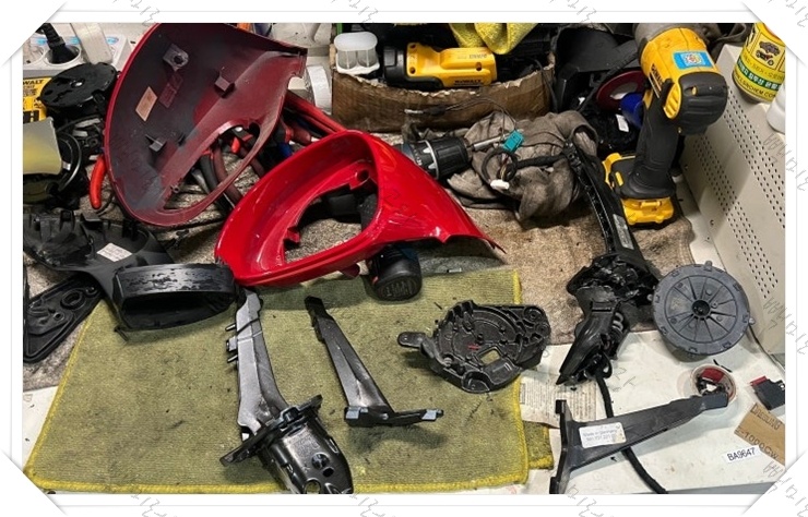 포르쉐 사이드미러 목 파손 내부 프레임 교체 수리중