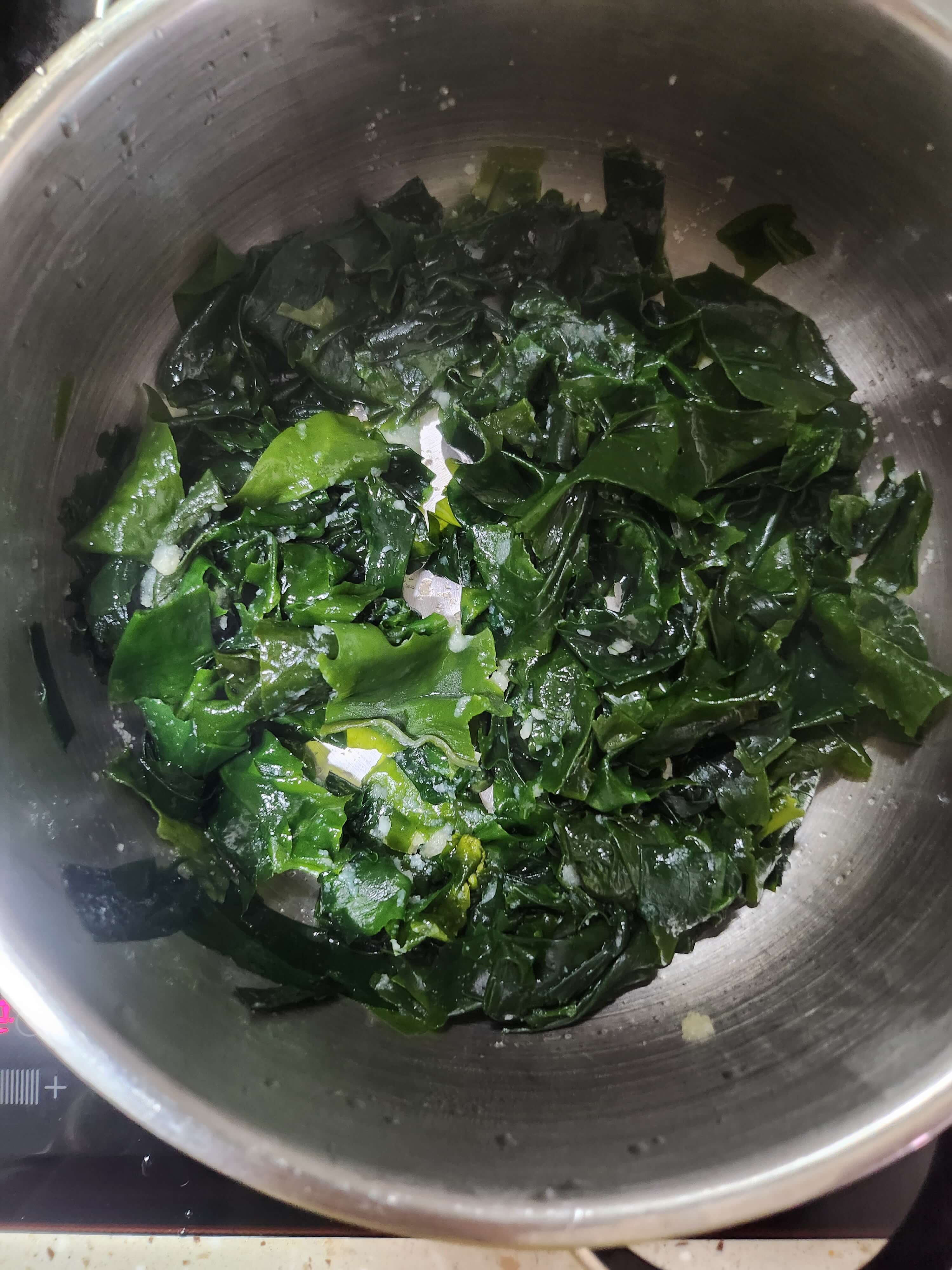 참치 미역국 끓이는 방법