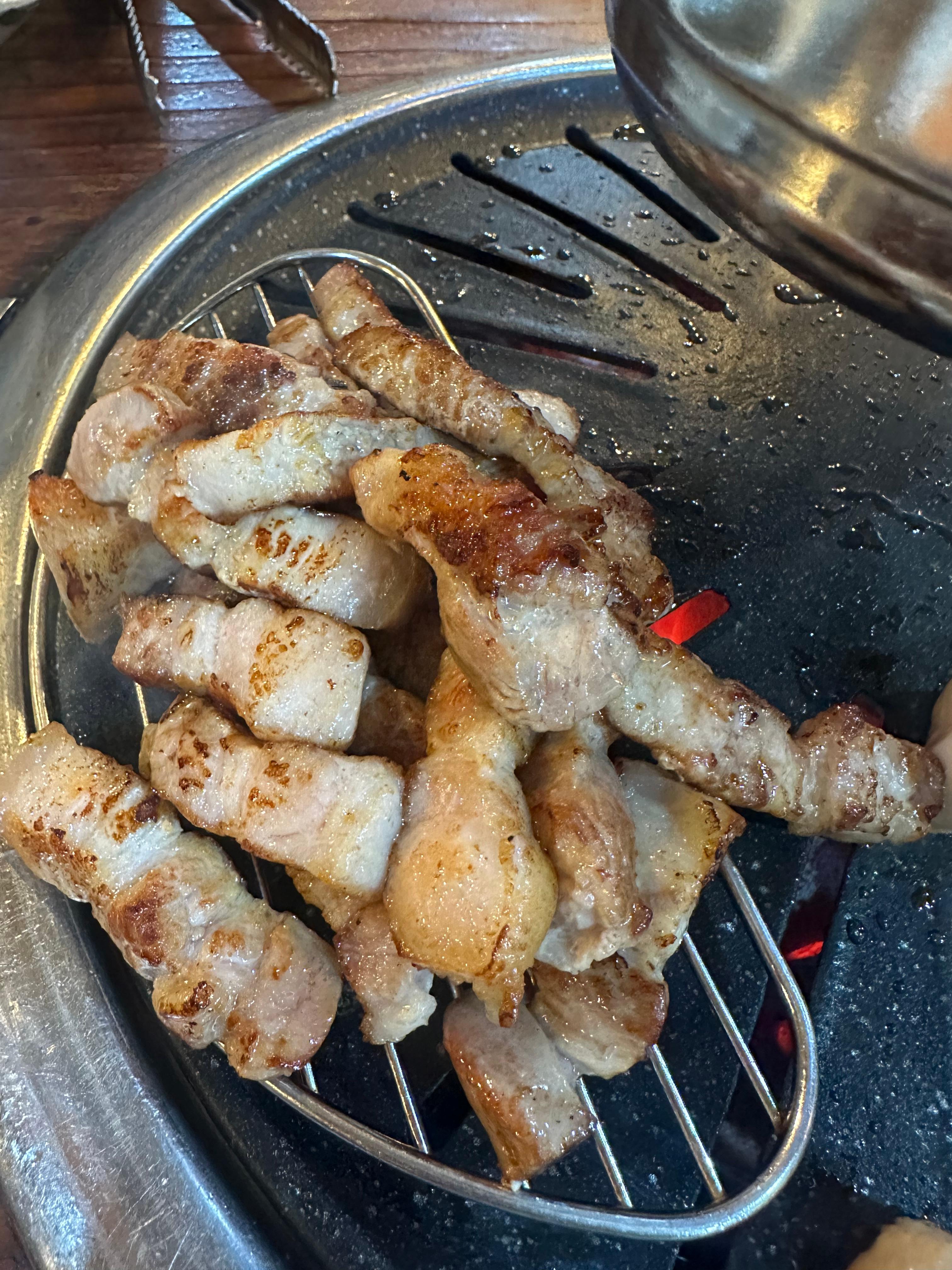 잘 구워진 삼겹살