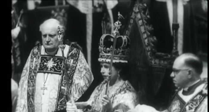 실제 왕관의 무게는 5파운드 정도