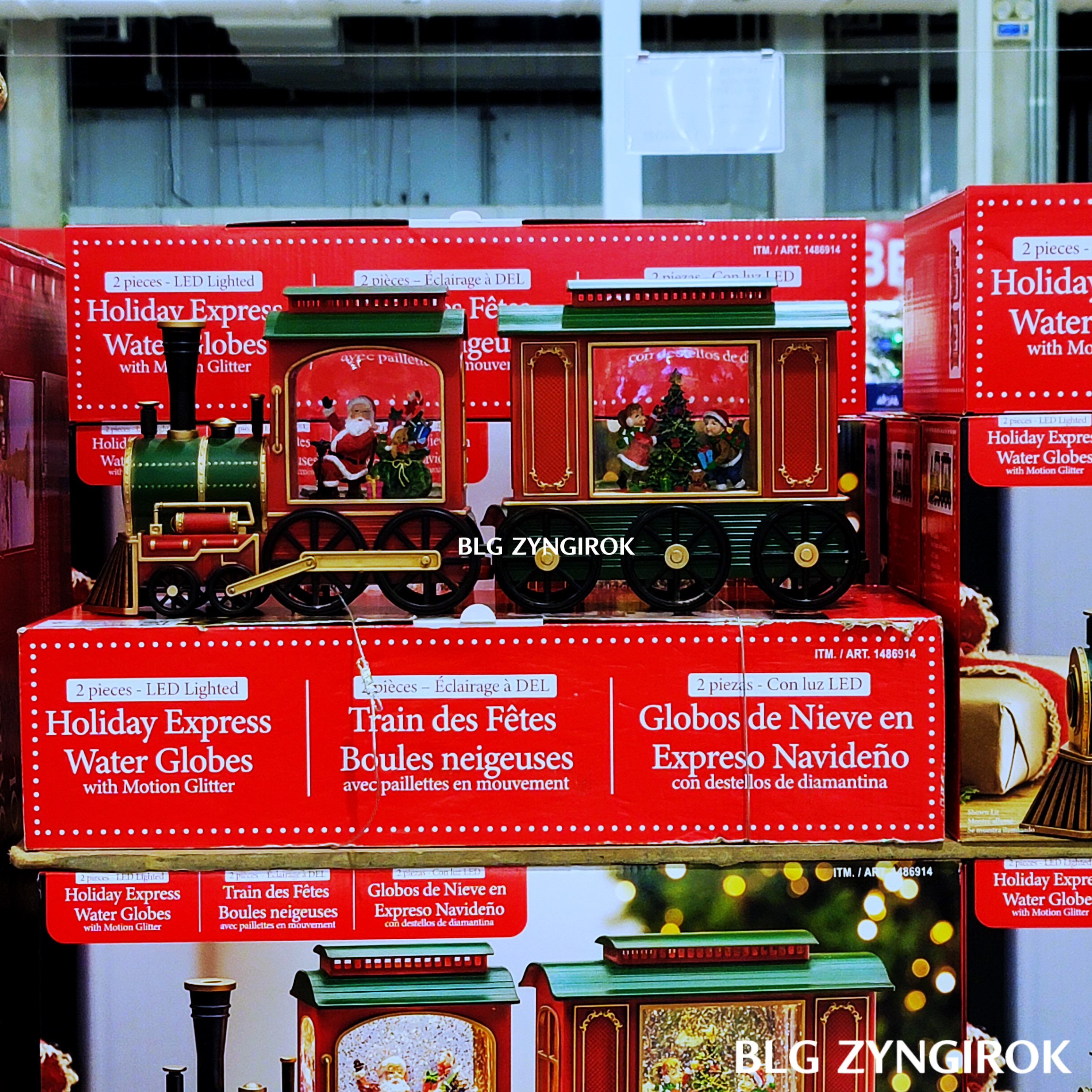 크리스마스-워터-글로브-기차-모습이다.