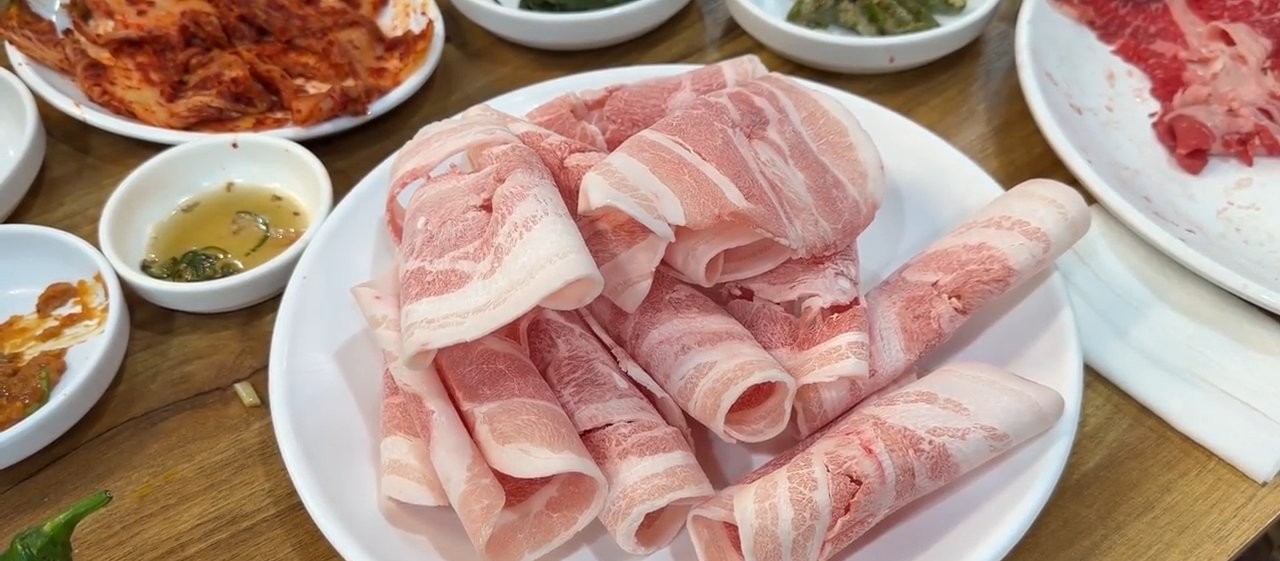 칠레산 삼겹살 150g 9,000원. 가격이 착해서 더 끌려요.