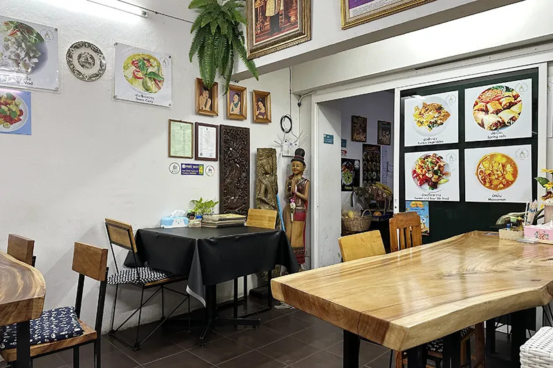 chada vegetarian restaurant chiang mai