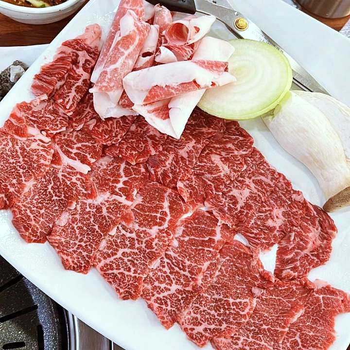 토요일은 밥이좋아 예산 예당호 출렁다리 광시한우 맛집 정육 식당 한우 암소 숯불 직화 구이 예산10미 현지인 추천 토밥 좋아 방송정보