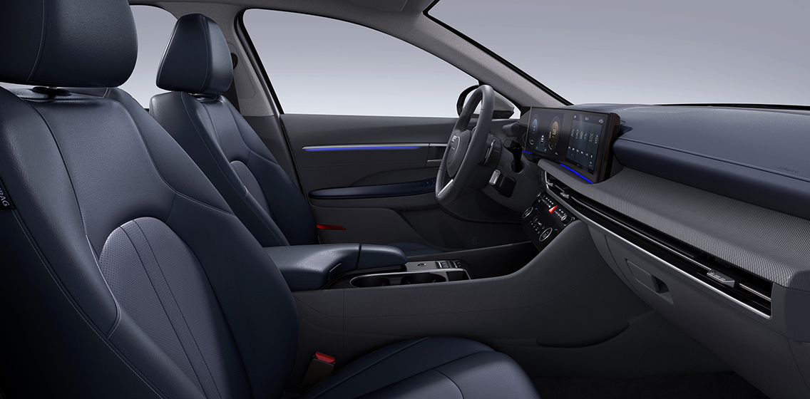 쏘나타 디 엣지 하이브리드 실내 색상 네이비 (가죽 시트)