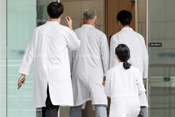 복귀하려는 전공의들&hellip; 병원은 &ldquo;돌아오지 마&rdquo;