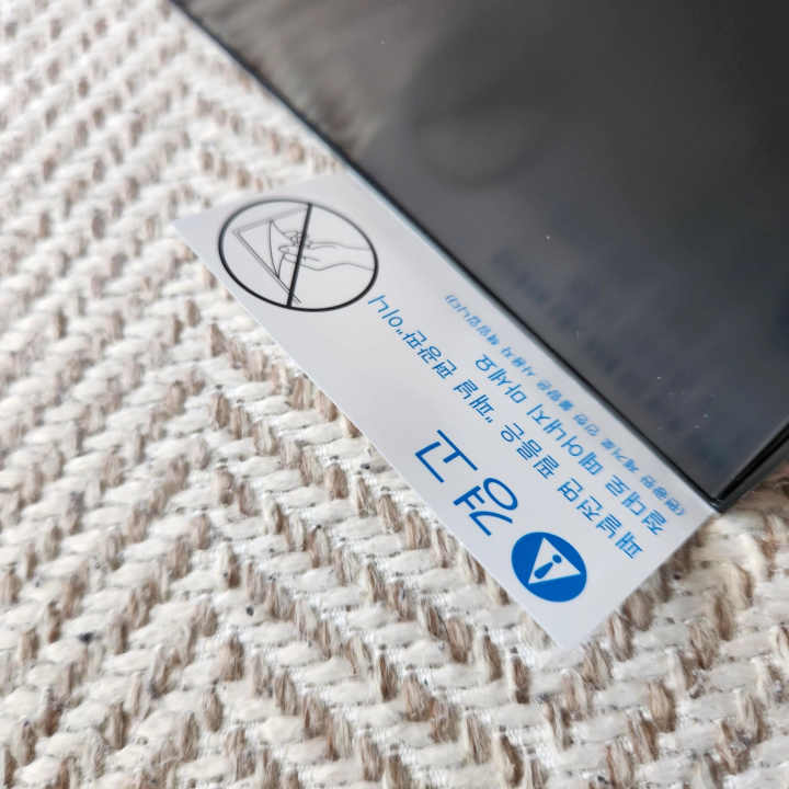 알파스캔 27인치 AOC 모니터 조립. 필름 벗기지 마세요. 