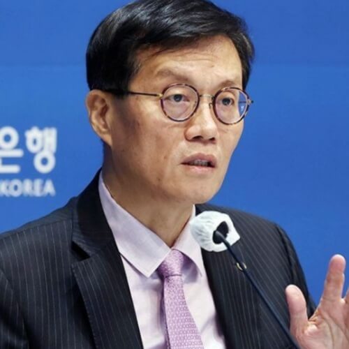 이창용 앞모습