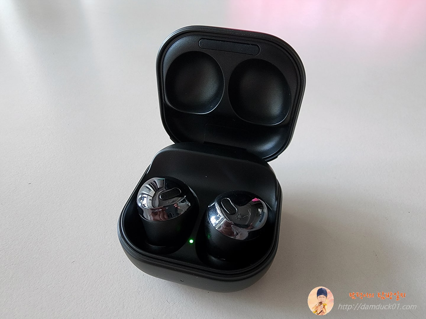 갤럭시 버즈 프로 충전 케이스 오픈