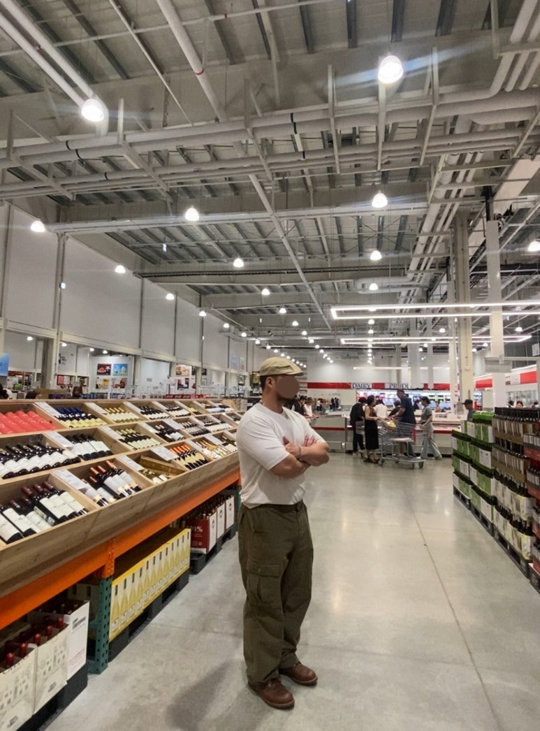 데일리룩(2025. 8. 26.)유니버셜 케미스트리 베레모 헌팅캡 베이지, 쿨탠다드 무신사스탠다드 베이직 반팔 티셔츠, 프리즘웍스 카고 팬츠 카키, 레드윙 아이언레인저 앰버하니스