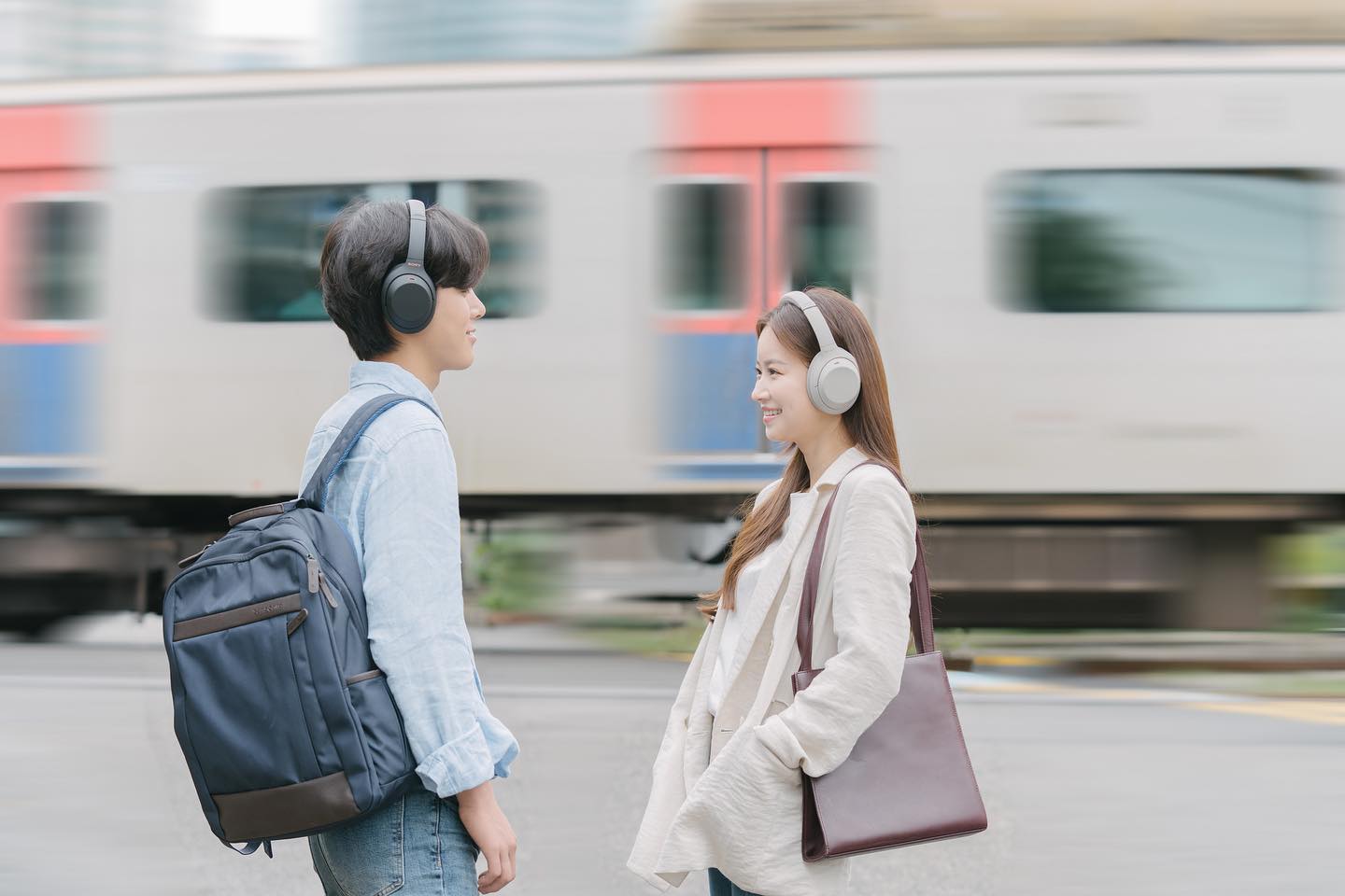 WH-1000XM4를 착용하고 통학하는 모습