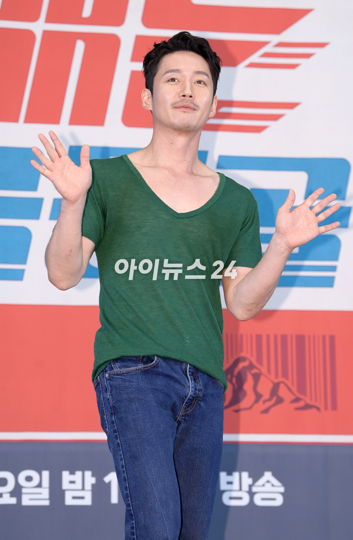 배우 장혁이 2일 오후 서울 서초구 잠원동 더 리버사이드호텔에서 진행된 JTBC 신규 예능 프로그램 '택배는 몽골몽골' 제작발표회에 참석하고 있다. [사진=정소희 기자]