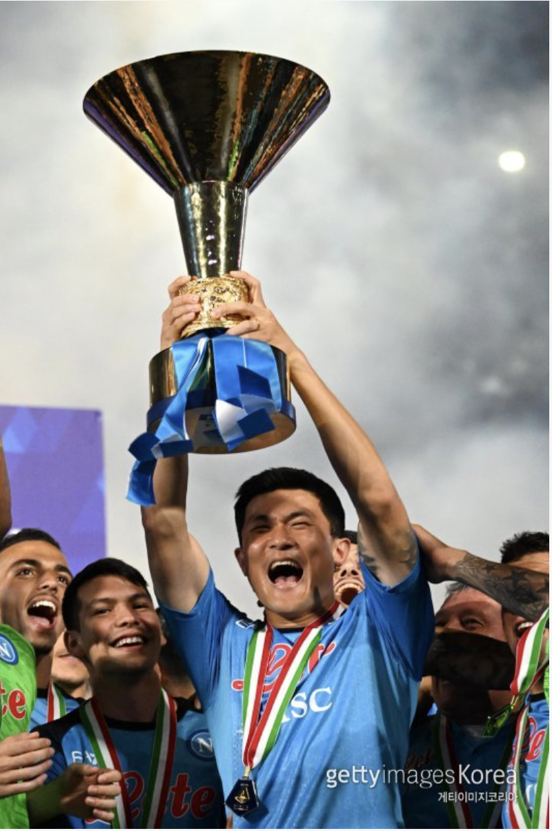 세리에A 우승을 차지한 나폴리 김민재