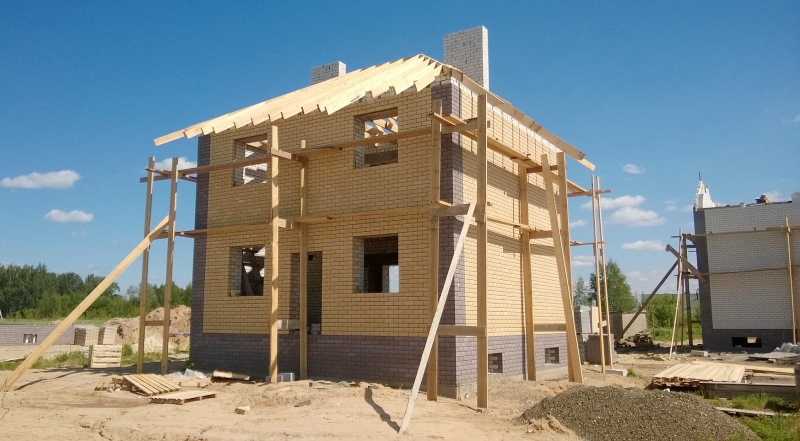 부동산 개발: 개발 호재 발표 이후 가격이 오히려 정체되는 구간과 지방 도시 개발 사업이 중단되는 공통 패턴