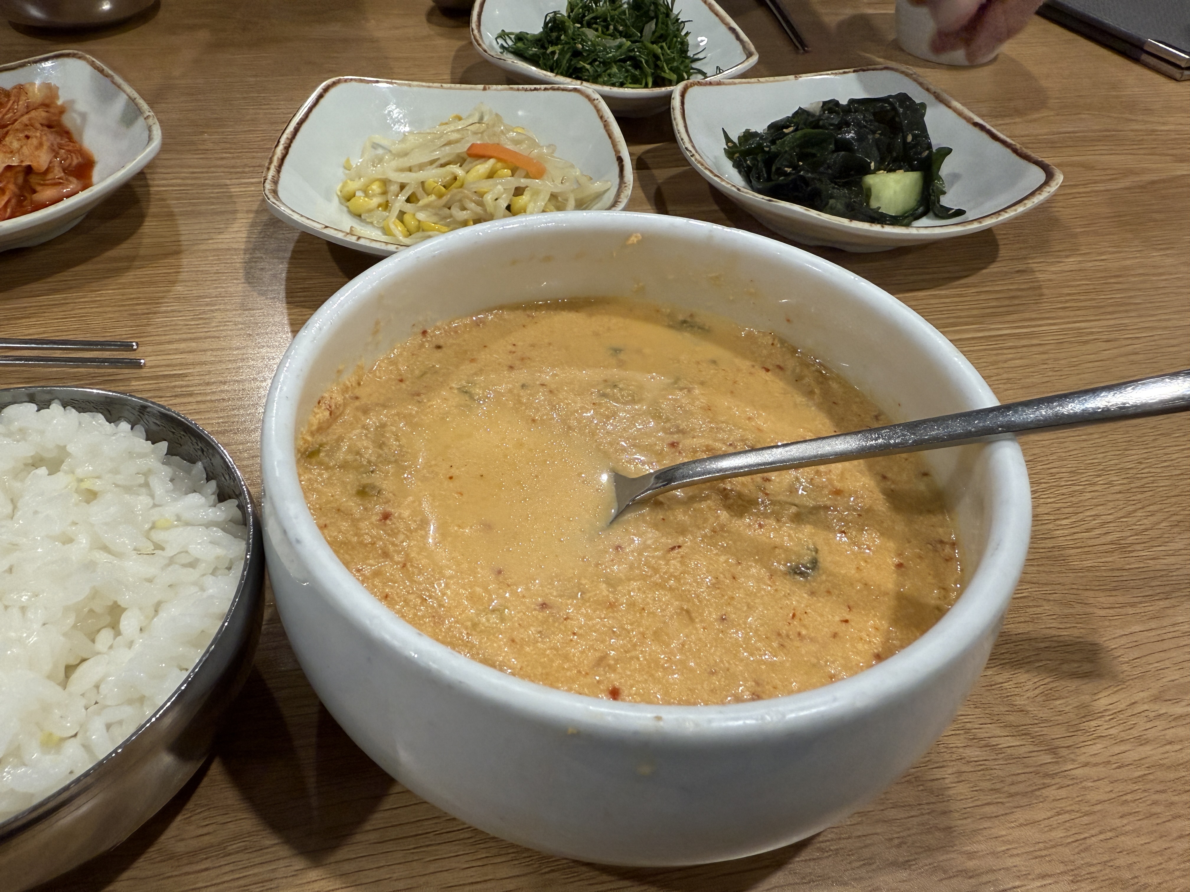 서초동 교대역맛집 점시메뉴 신김치가 들어가 새콤매콤한 콩비지찌개