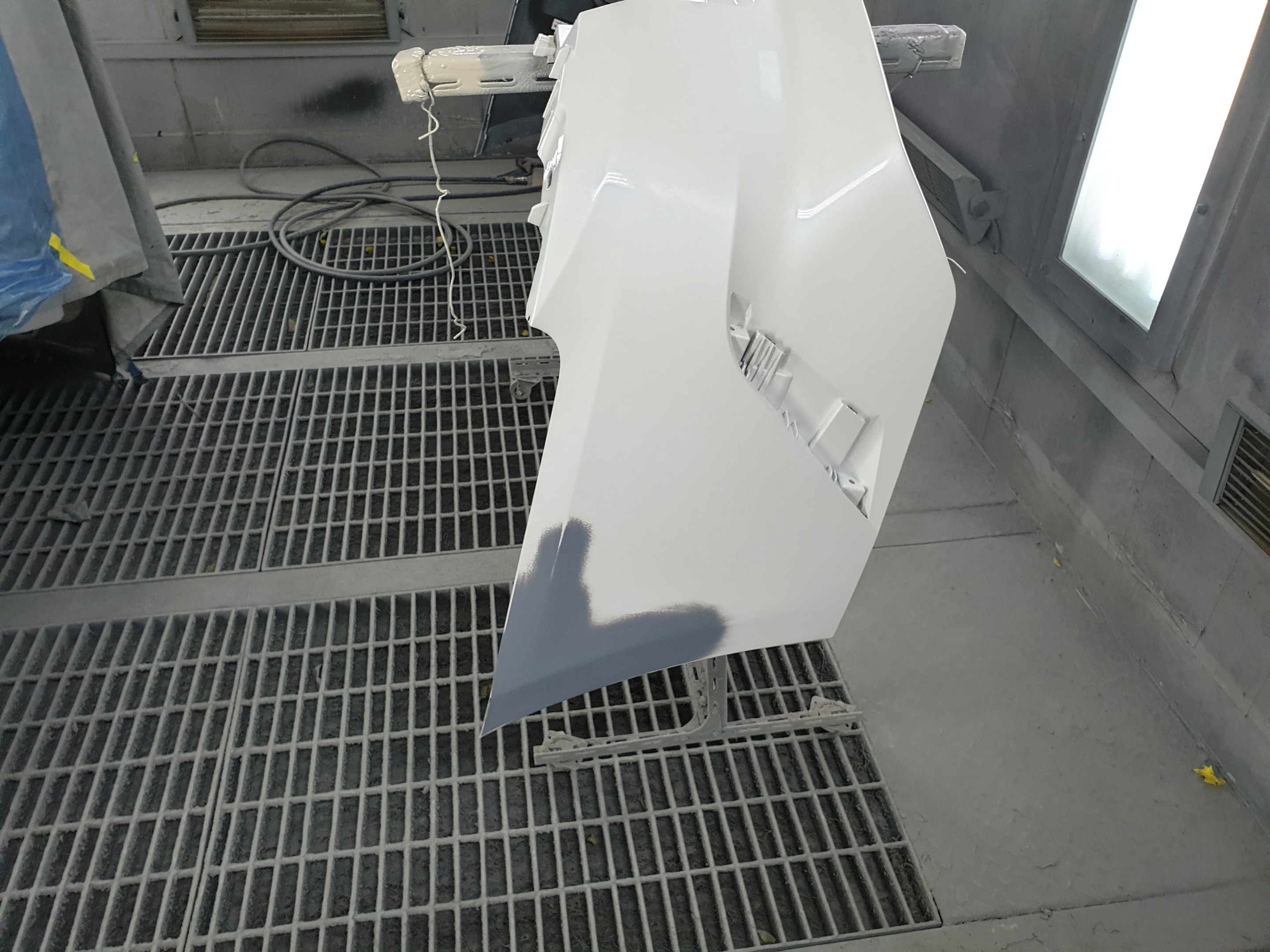 뒤 범퍼 서페이서 도포