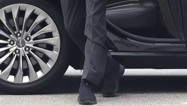 이재용스케쳐스신발