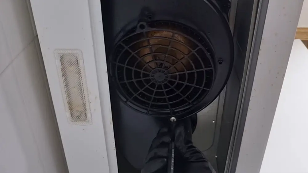 후드 망 떼는 모습