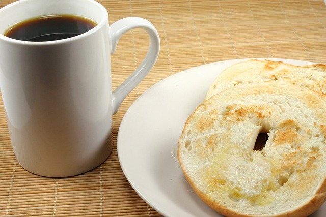 커피 한 잔과 베이글