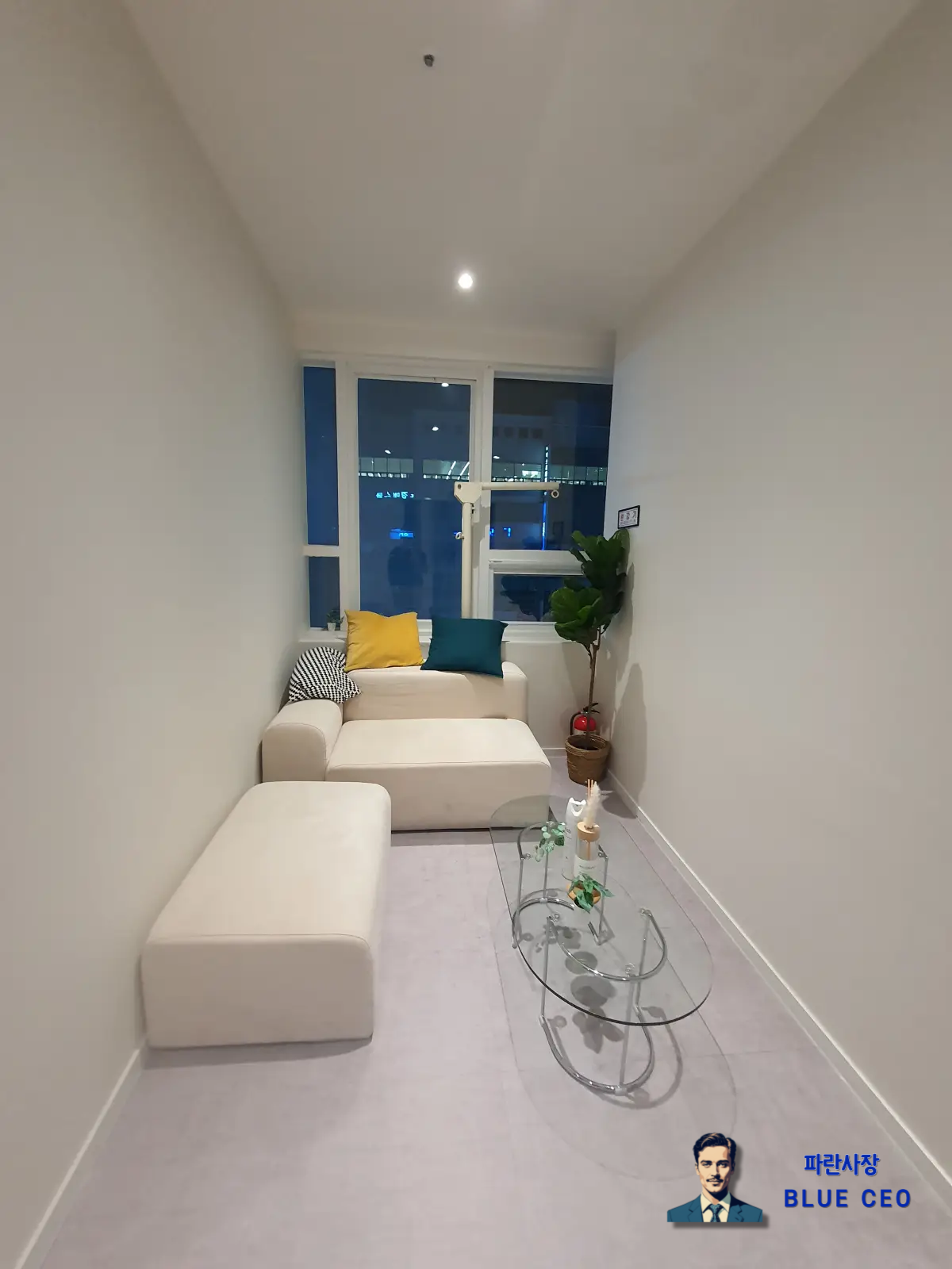 공유오피스-휴게-낮잠-쪽잠-독서-공간-소파-베개-배게-탁자