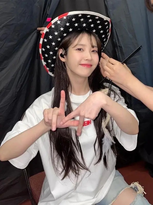 아이유 IU 프로필 갤러리ㅣ노래 음악 mbti 인스타 유튜브