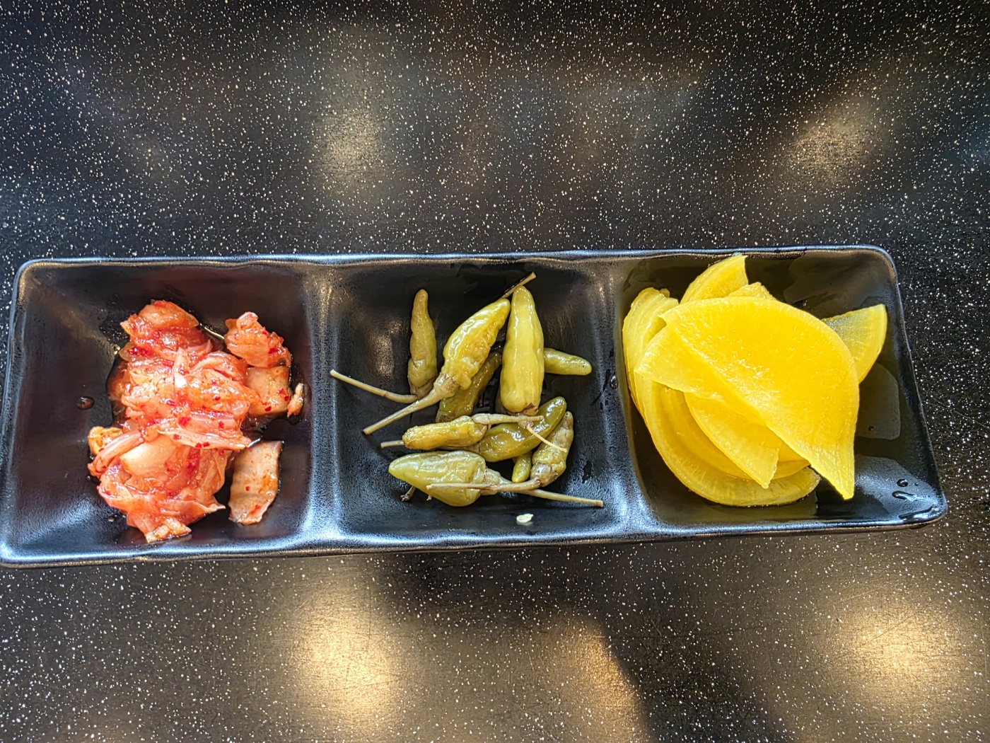 단무지, 절임고추, 김치