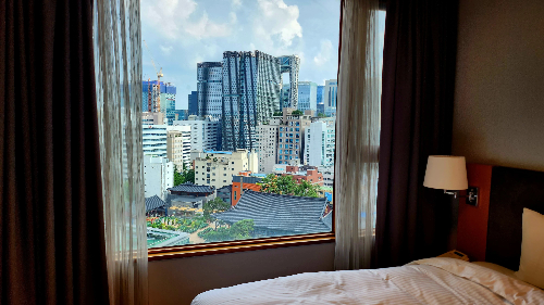 서울 종로 서머셋팰리스 호텔 객실에서