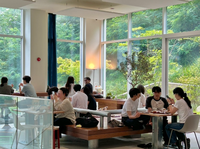 힌터하우스 2층