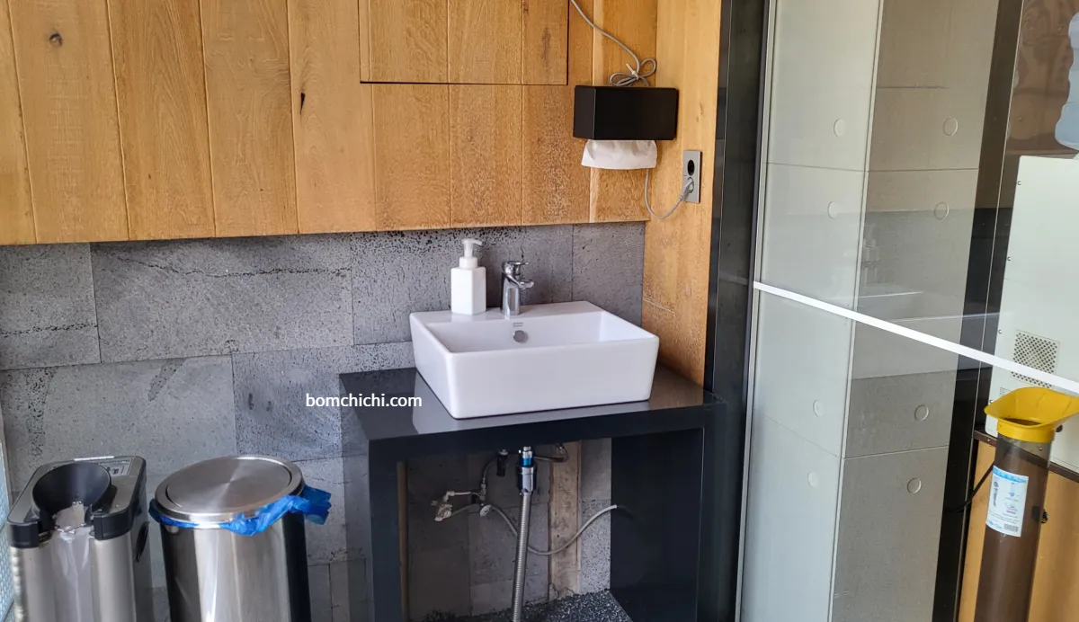 양산 물금역 근처 맛집 양산왕돼지국밥 입구 세면대 사진