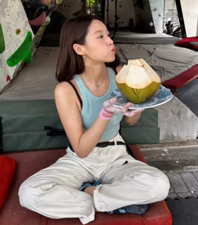 김설현 사복