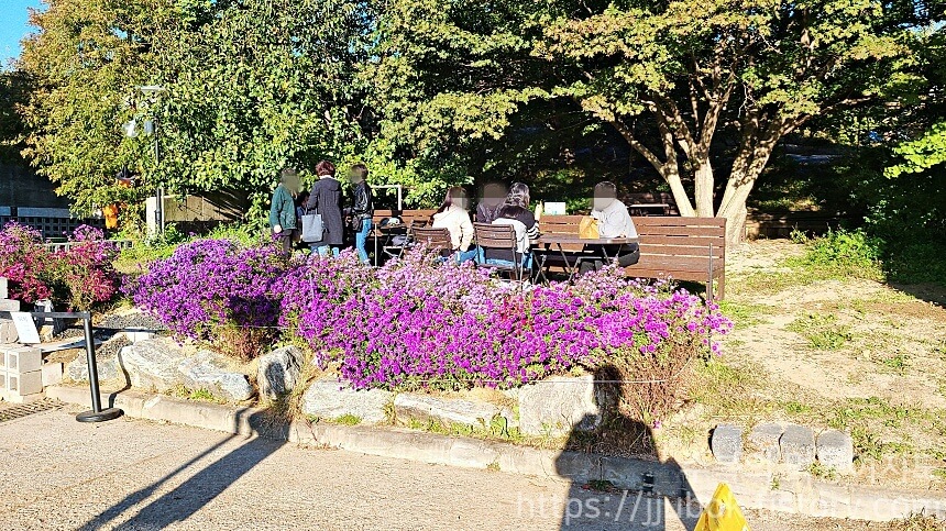 인천-늘솜당-야외-분위기